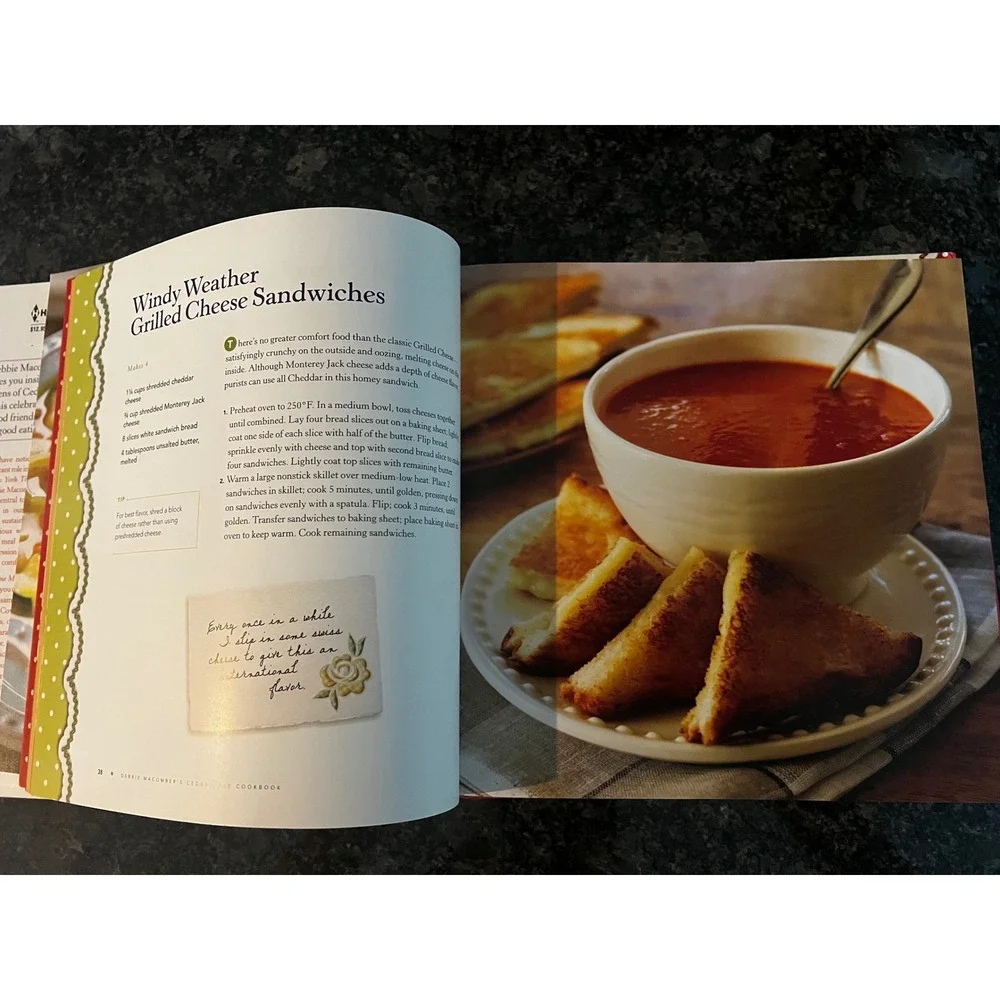 Debbie Macomber's Cedar Cove Cookbook Hardcover Recipes Baking Cooking Food 2009